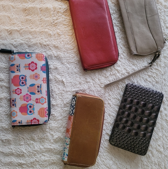 5 Wallet lot. - Picture 2 of 4